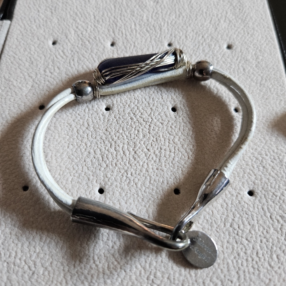 SEA GLASS LEATHER WRAP BRACELET BY SHARON DEANGELO - Picture 7 of 9